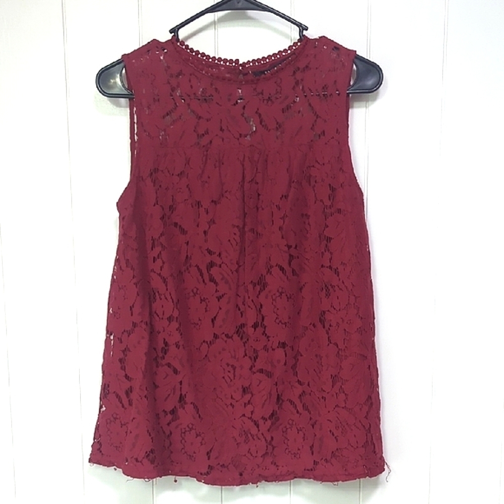 ❤️5/$25 Elegant Red Lace Sleeveless Top
